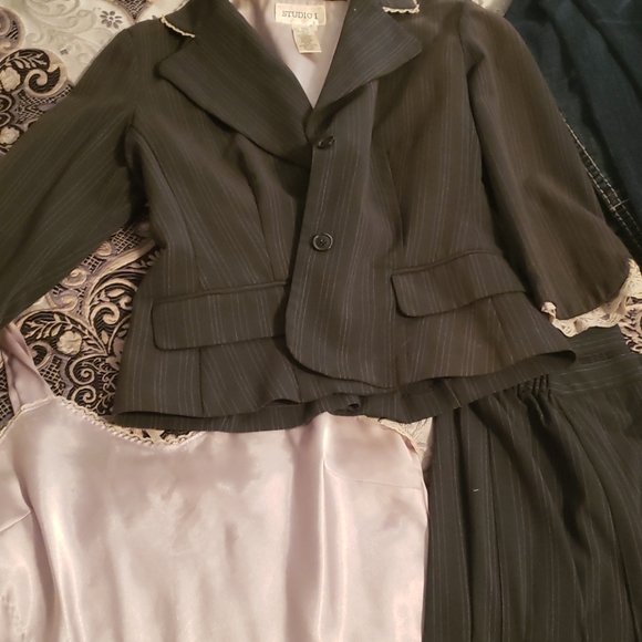 Suit - Picture 4 of 4